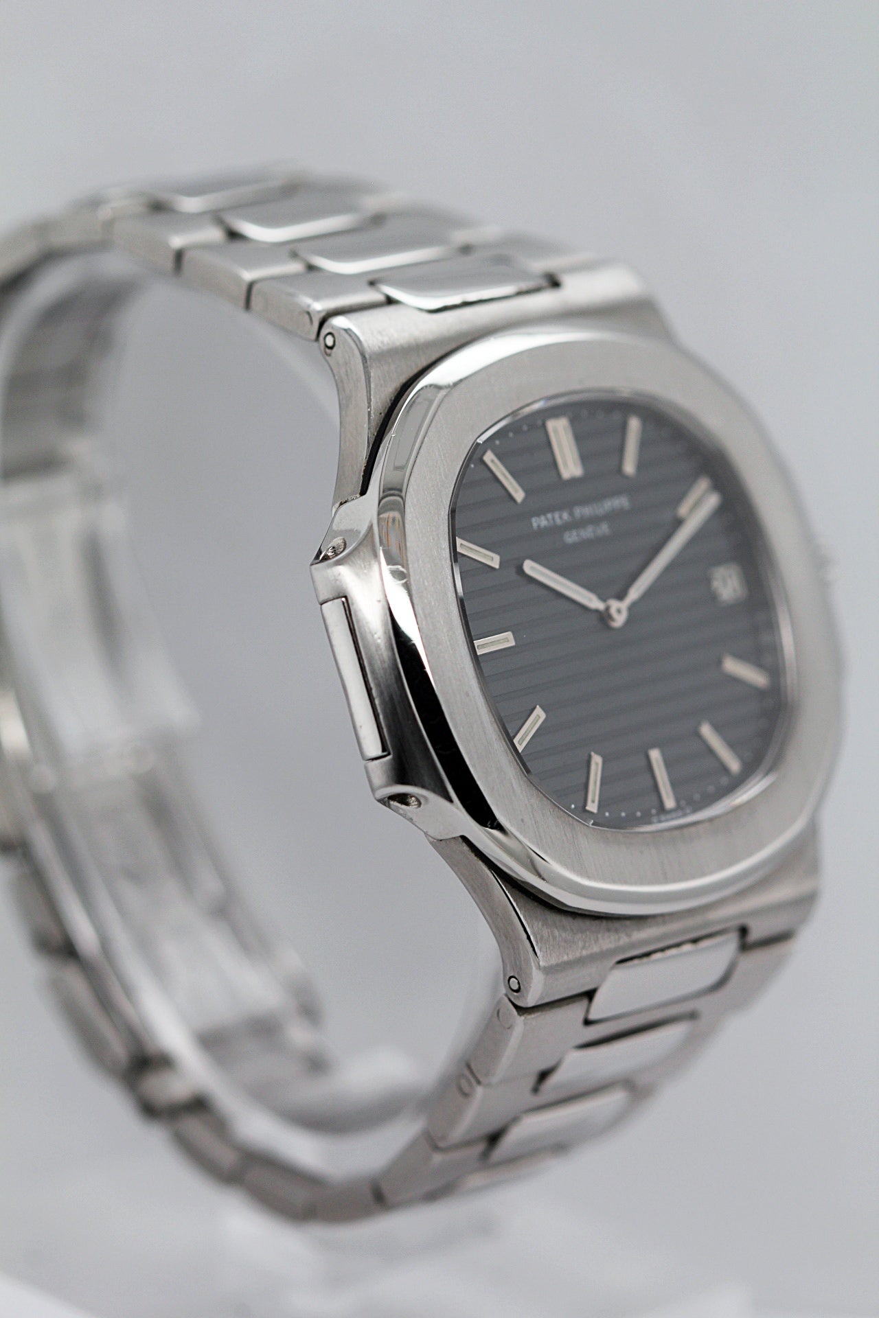 PATEK PHILIPPE - Nautilus "Jumbo" Ref.3700