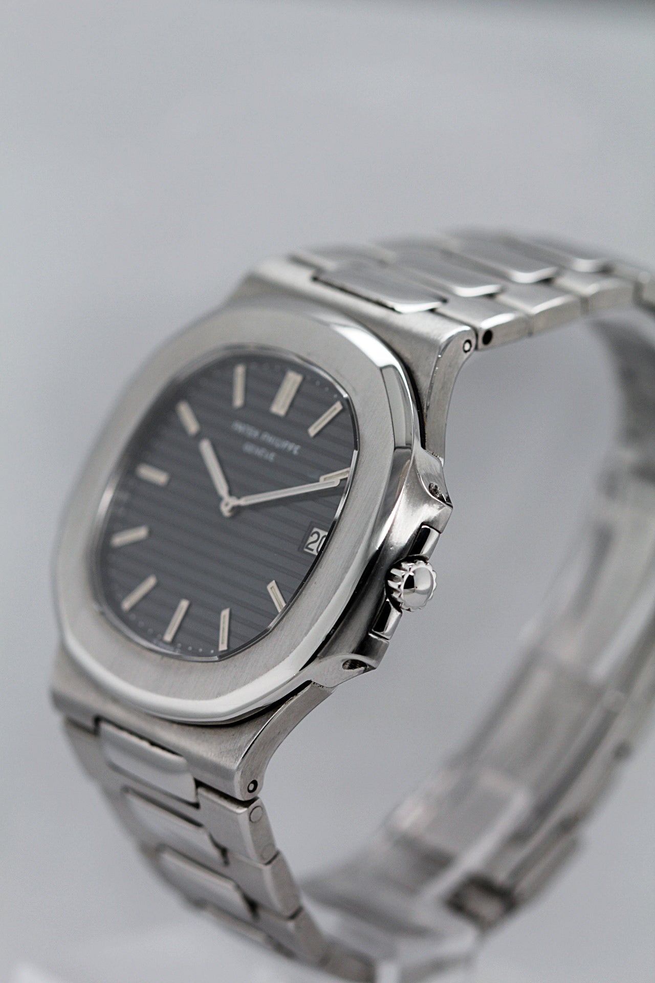PATEK PHILIPPE - Nautilus "Jumbo" Ref.3700