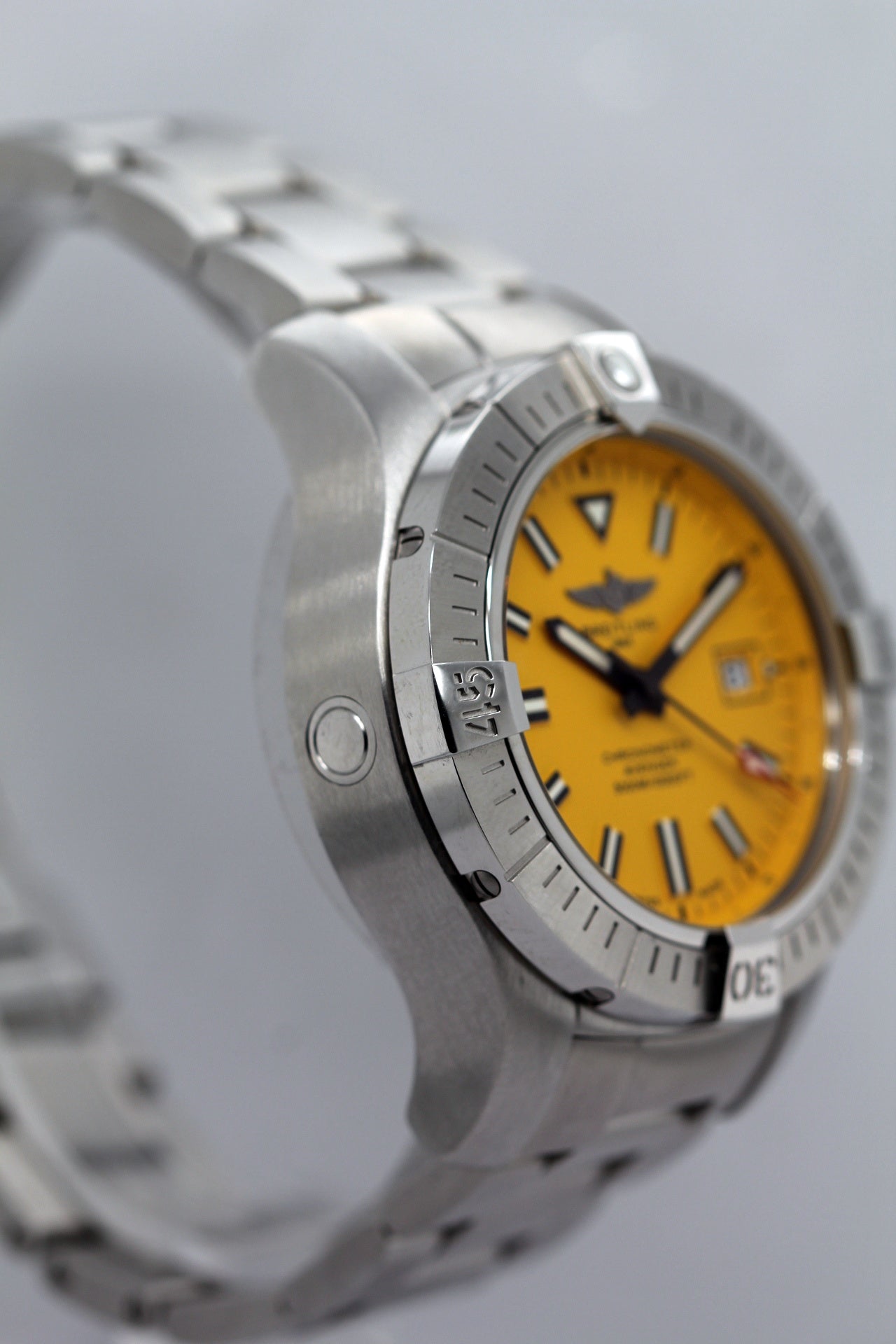 BREITLING Avenger 45 Ref.A17319