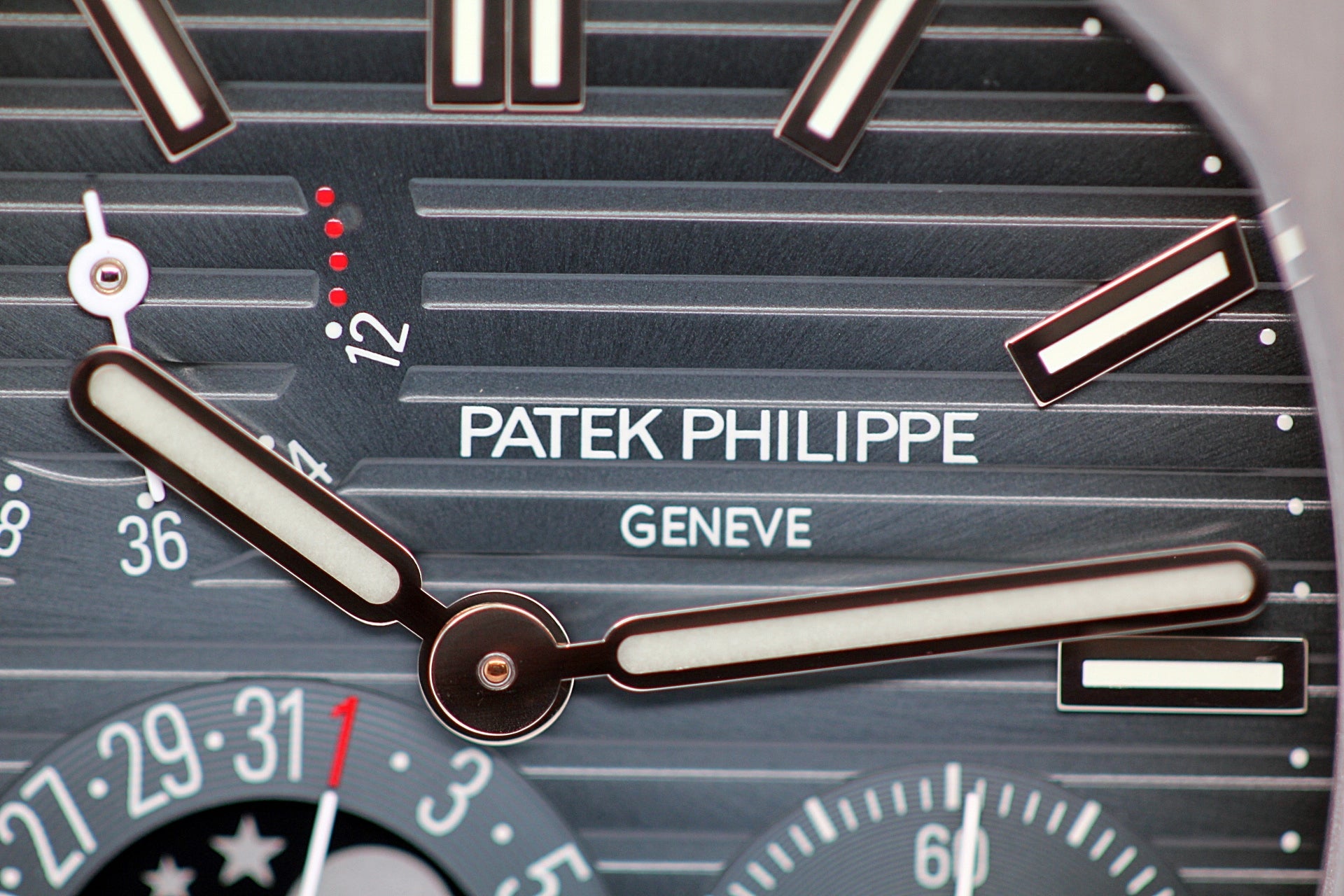 PATEK PHILIPPE - Nautilus Ref.5712/1A-001