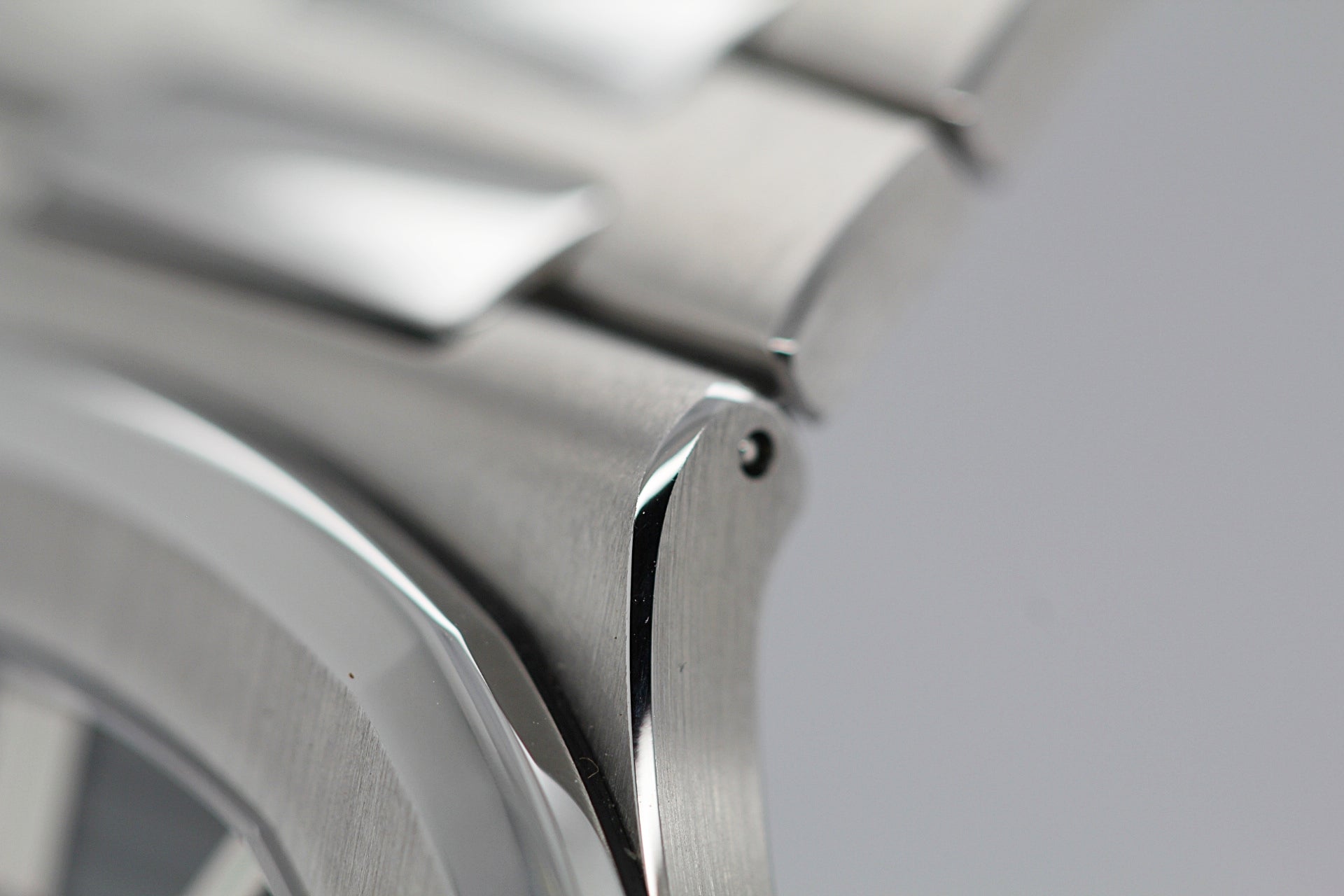 PATEK PHILIPPE - Nautilus Ref.5712/1A-001
