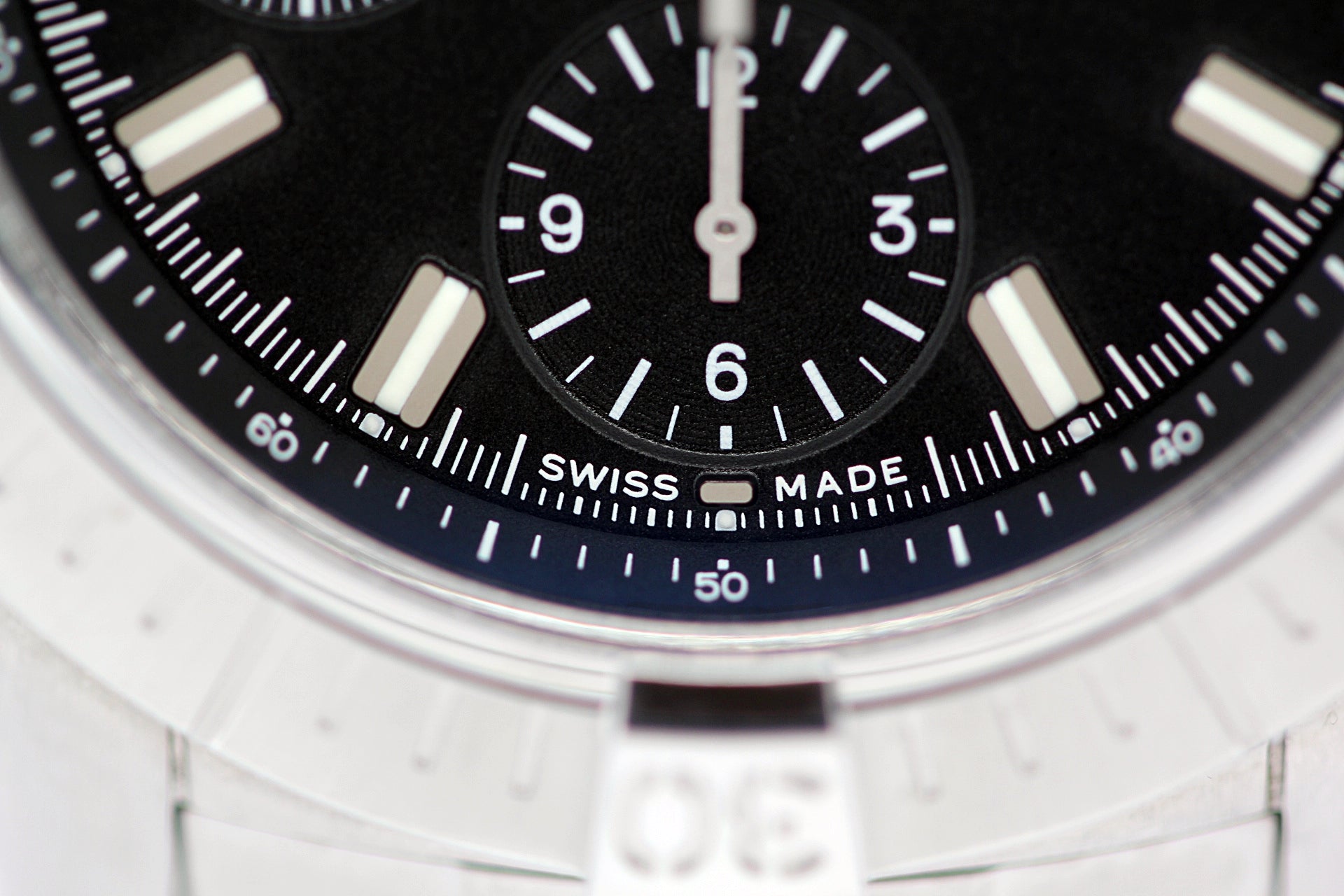 BREITLING Avenger Chronograph Ref.A13385101A1