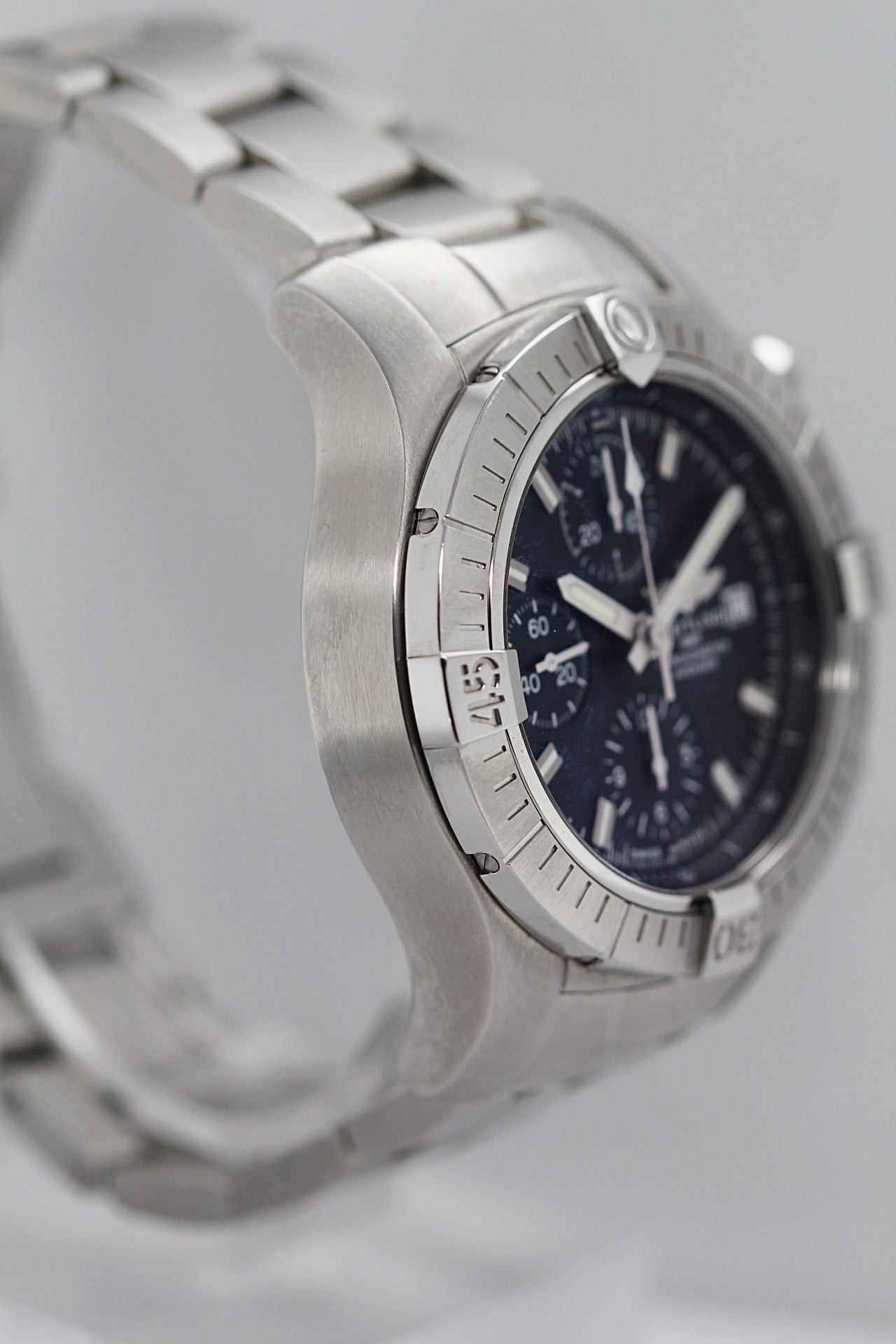 BREITLING Avenger Chronograph Ref.A13385101A1