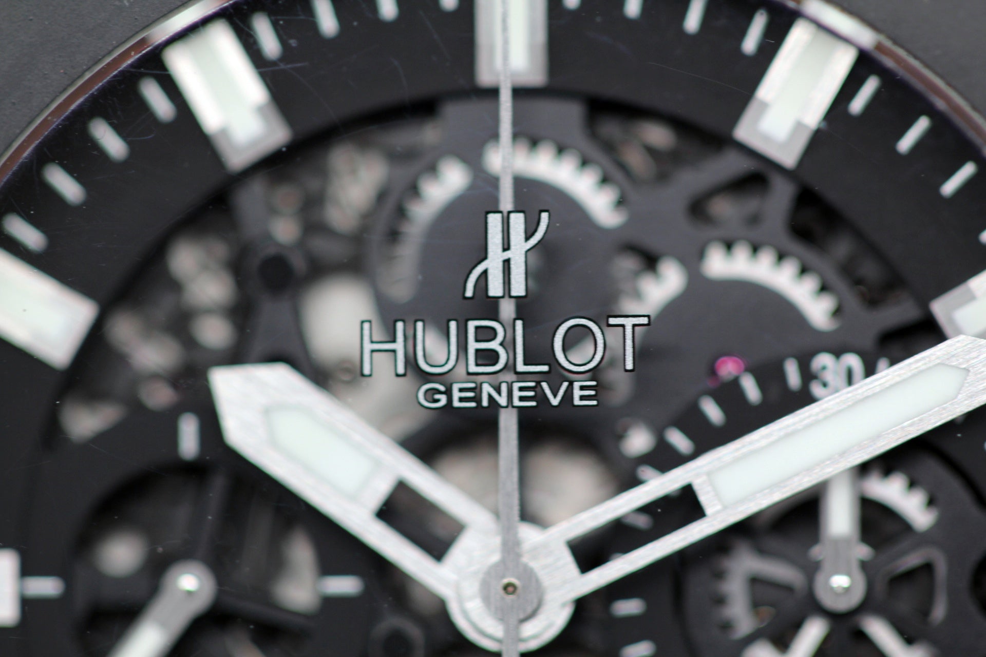 HUBLOT - Big Bang 44 Aero Black Magic