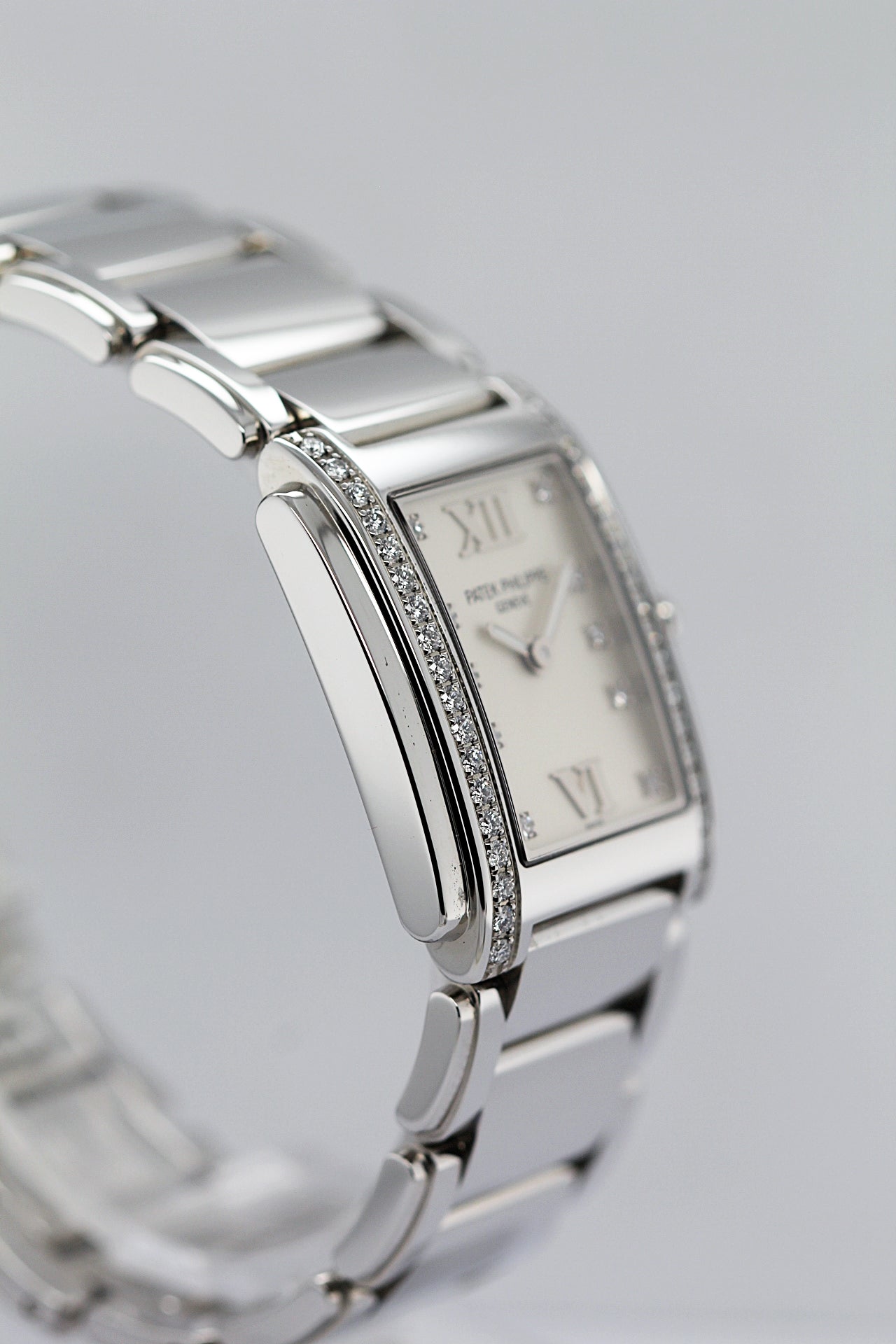 PATEK PHILIPPE<br>Twenty-4 Ref.4910/10A-011