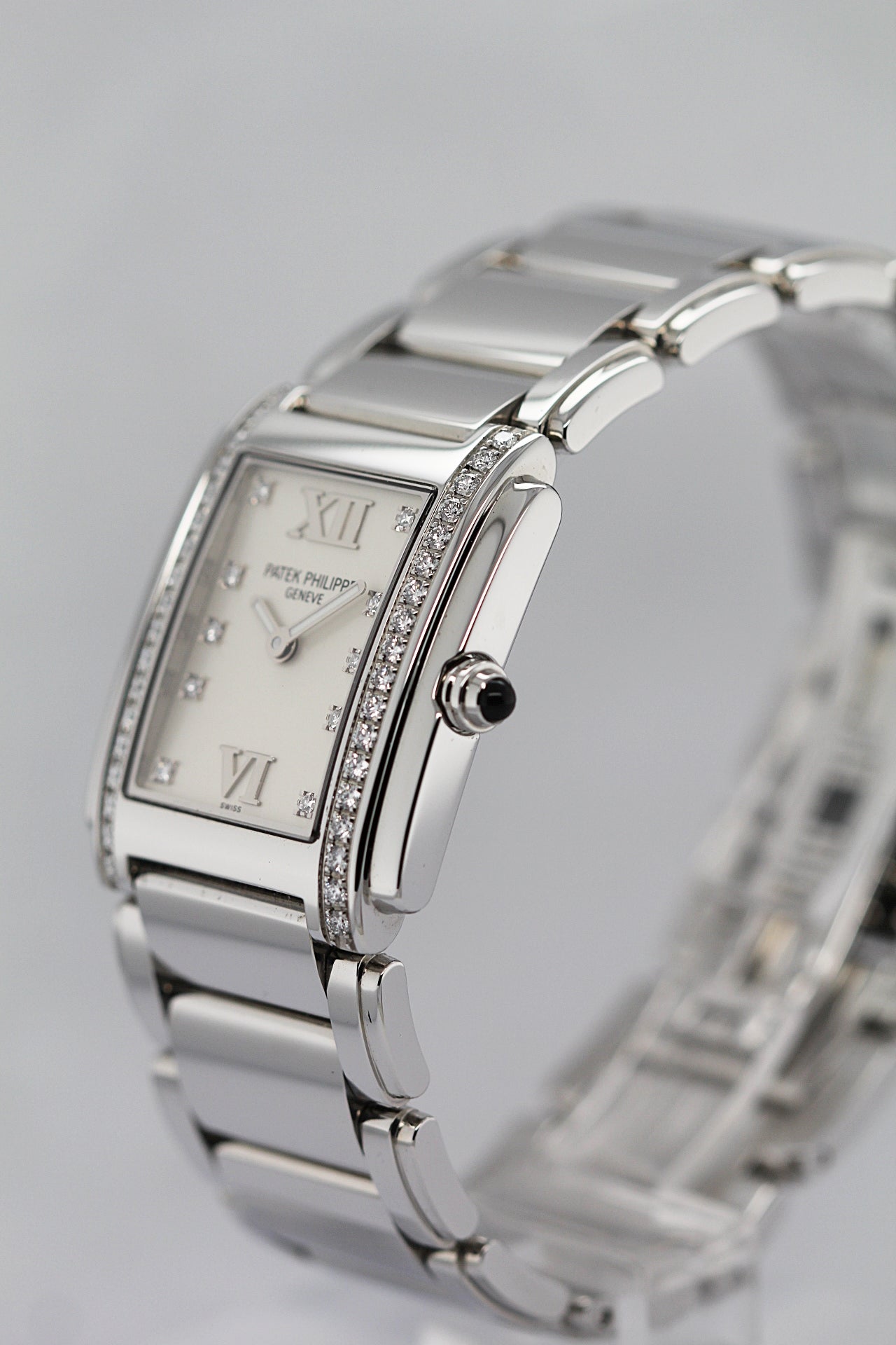 PATEK PHILIPPE<br>Twenty-4 Ref.4910/10A-011