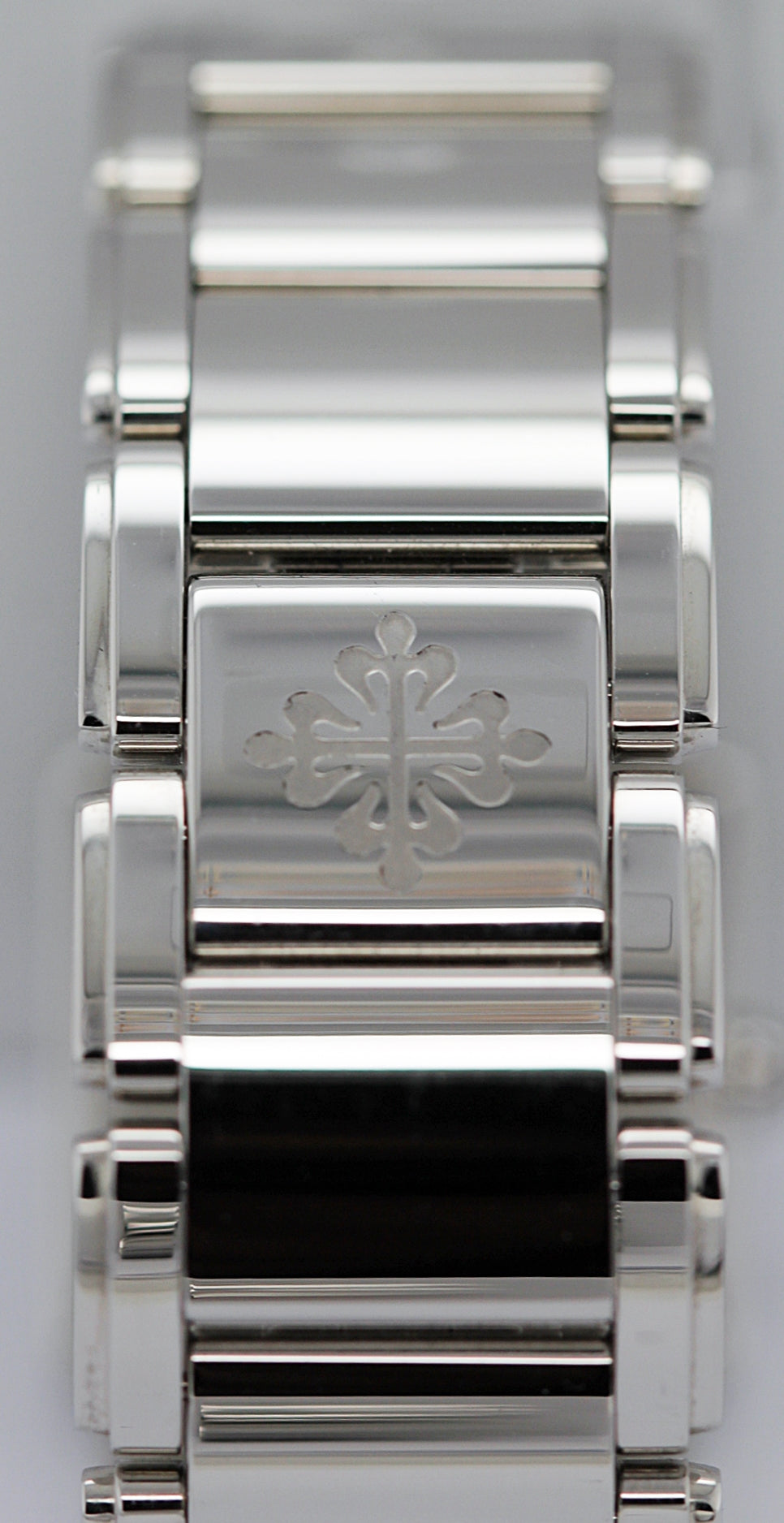 PATEK PHILIPPE<br>Twenty-4 Ref.4910/10A-011